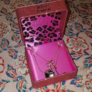 Betsey Johnson Camera Necklace 📷 NIB